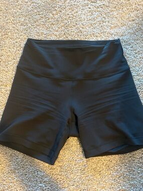 Lululemon Wunder Train High Rise 6” Shorts